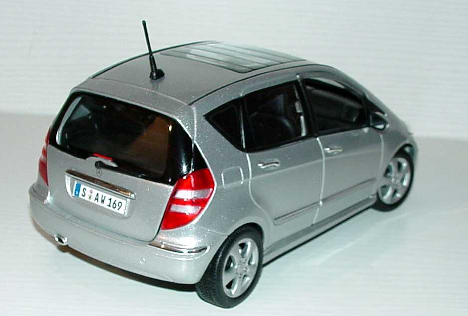 Mercedes-Benz A-Klasse (W169) polarsilber-met. Werbemodell Maisto B66962197  in der 1zu87.com Modellauto-Galerie