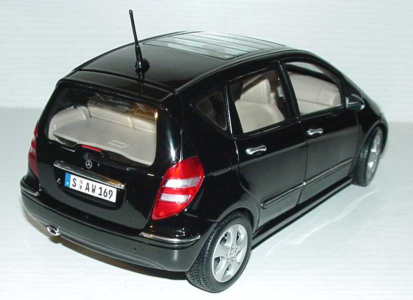 Mercedes-Benz A-Klasse (W169) polarsilber-met. Werbemodell Maisto B66962197  in der 1zu87.com Modellauto-Galerie