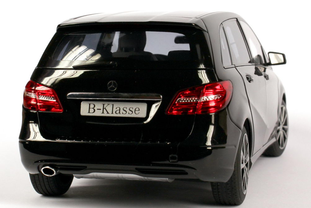MercedesBenz BKlasse (W246) kosmosschwarz Werbemodell Norev