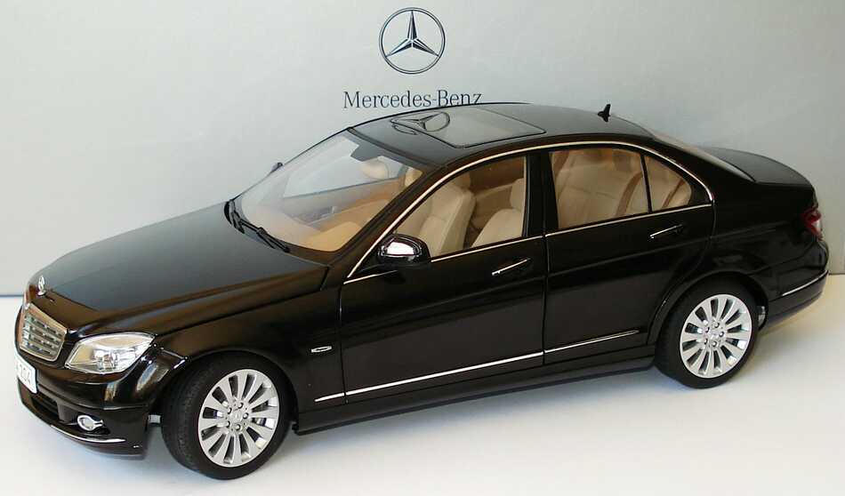 Mercedes-Benz C-Klasse Elegance (W204) obsidianschwarz-met. Werbemodell  AUTOart B66962365 in der 1zu87.com Modellauto-Galerie