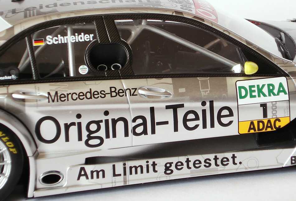 Foto 1:18 Mercedes-Benz C-Klasse (W204) DTM 2007 Original Teile Nr.1, Bernd Schneider Werbemodell AUTOart B66962296