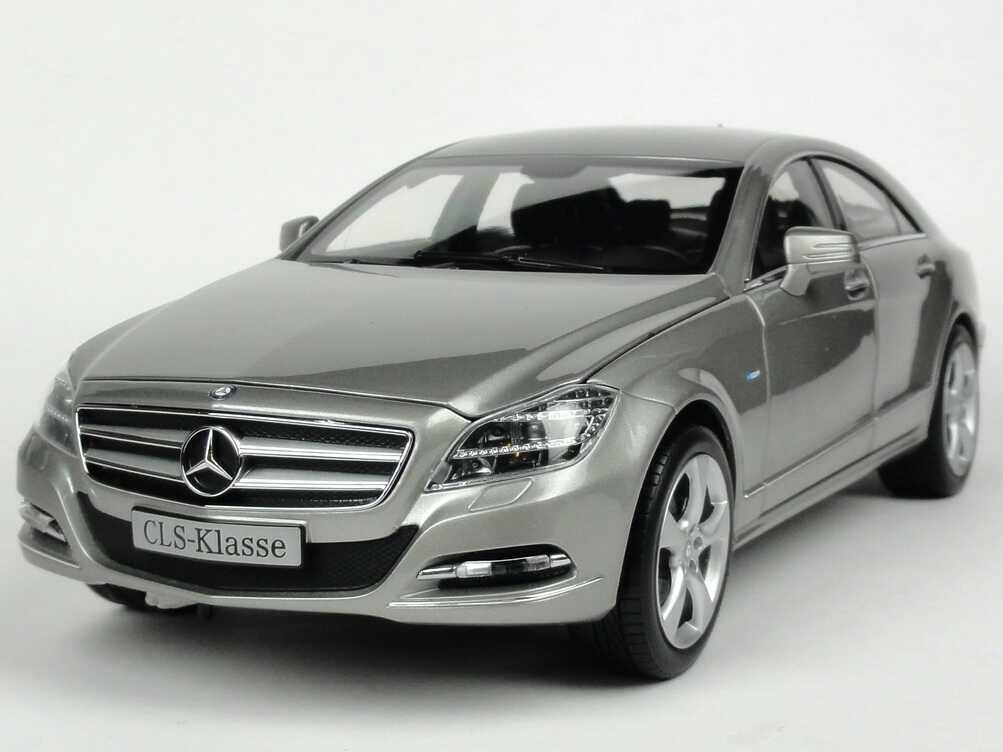 Модель 1/43 mercedes-benz cls c219. Mercedes cls w219 minichamps. Модель машинки cls 350 2004. Cls моделька. Mercedes-benz cls63 моделька.