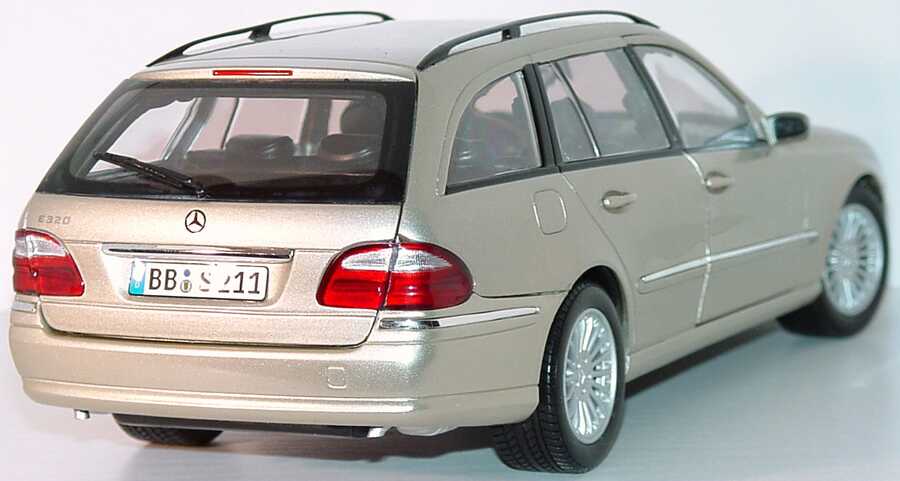 Foto 1:18 Mercedes-Benz E-Klasse T-Modell (S211) travertinbeigemet., Sonderedition mit Lederinterieur Werbemodell Kyosho B66962187