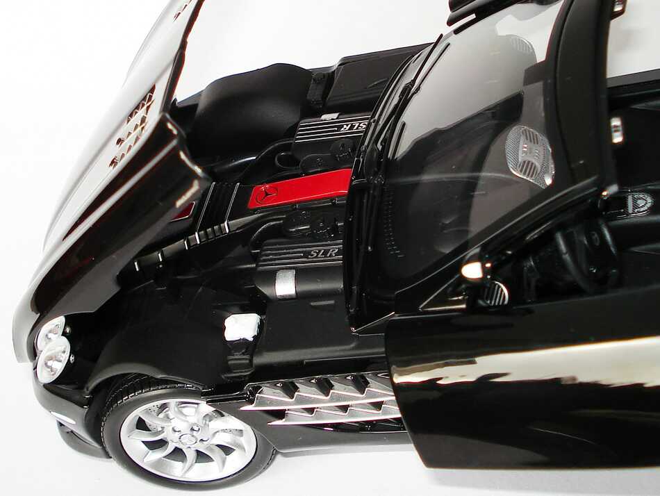 Foto 1:18 Mercedes-Benz SLR McLaren Roadster (R199) crystal galaxit schwarz Werbemodell Minichamps B66961004