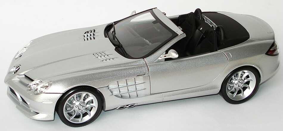 Foto 1:18 Mercedes-Benz SLR McLaren Roadster (R199) crystal galaxite silver Werbemodell Minichamps B66961003