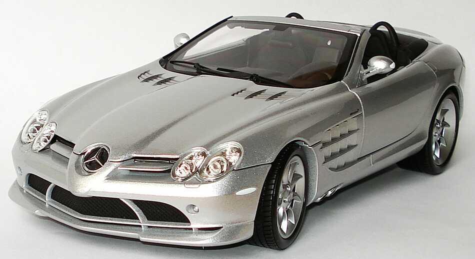Foto 1:18 Mercedes-Benz SLR McLaren Roadster (R199) crystal galaxite silver Werbemodell Minichamps B66961003