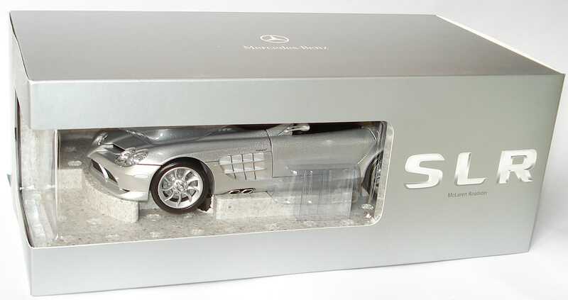Foto 1:18 Mercedes-Benz SLR McLaren Roadster (R199) crystal galaxite silver Werbemodell Minichamps B66961003
