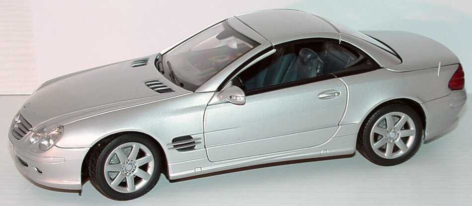 Foto 1:18 Mercedes-Benz SL 500 (R230) brillantsilber-met. mit funktionalem Variodach Werbemodell Minichamps B66962133