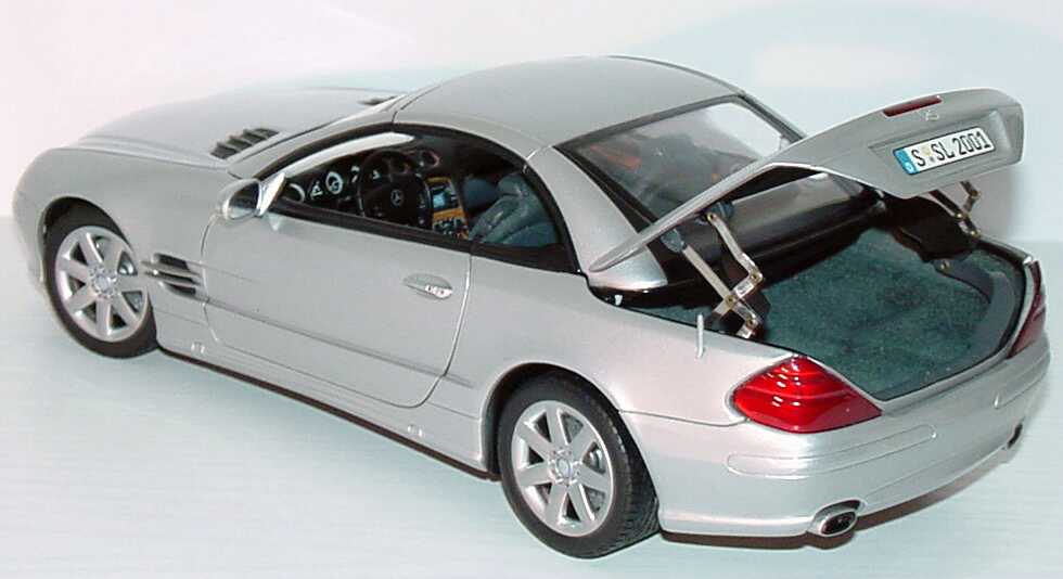 Foto 1:18 Mercedes-Benz SL 500 (R230) brillantsilber-met. mit funktionalem Variodach Werbemodell Minichamps B66962133