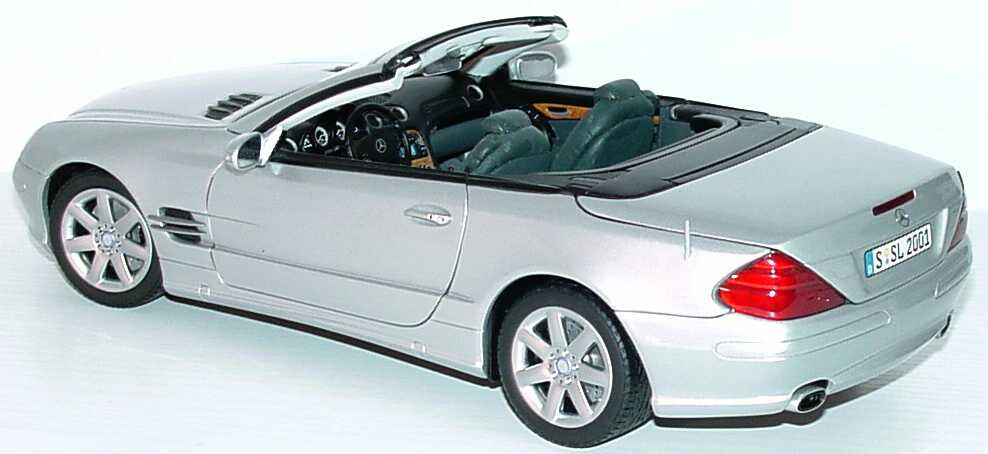 Foto 1:18 Mercedes-Benz SL 500 (R230) brillantsilber-met. mit funktionalem Variodach Werbemodell Minichamps B66962133