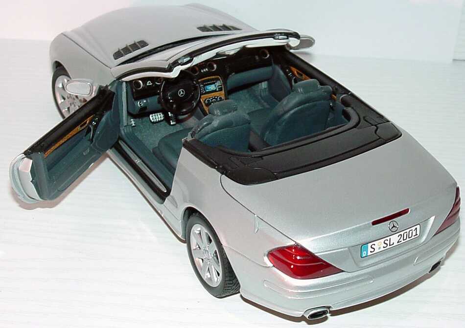 Foto 1:18 Mercedes-Benz SL 500 (R230) brillantsilber-met. mit funktionalem Variodach Werbemodell Minichamps B66962133
