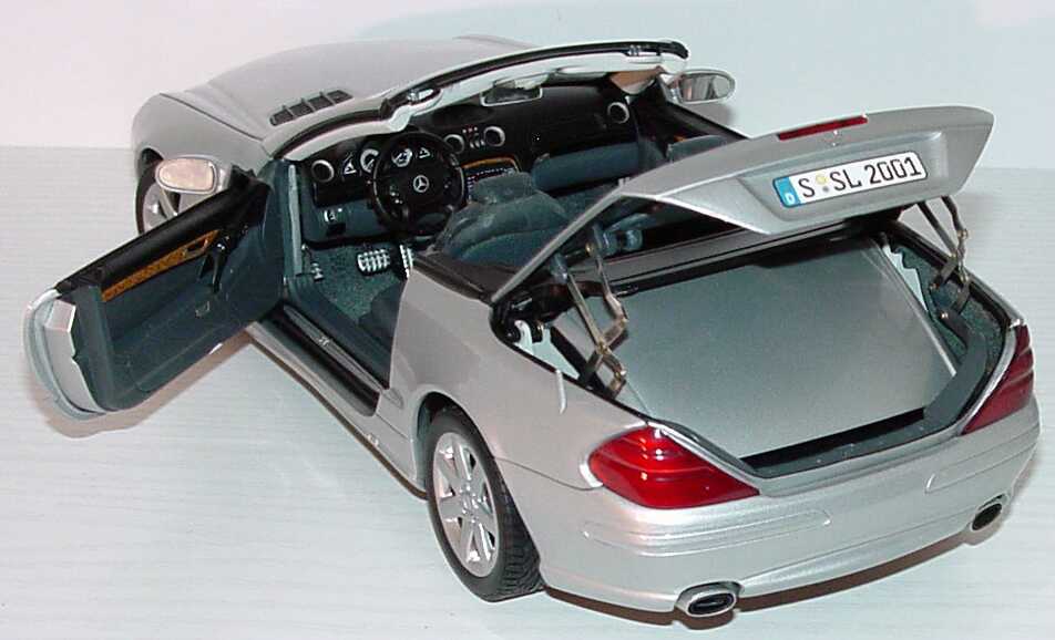 Foto 1:18 Mercedes-Benz SL 500 (R230) brillantsilber-met. mit funktionalem Variodach Werbemodell Minichamps B66962133