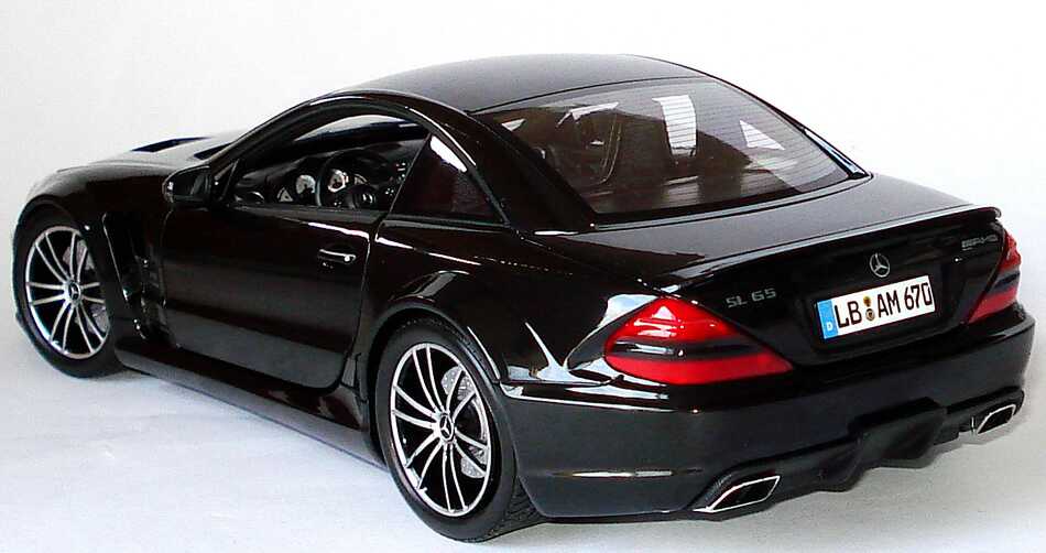 Foto 1:18 Mercedes-Benz SL 65 AMG Black Series (R230, Modell 2008) obsidianschwarz-met. Werbemodell Minichamps B66963952