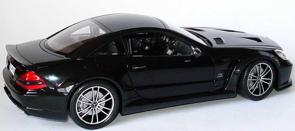 Foto 1:18 Mercedes-Benz SL 65 AMG Black Series (R230, Modell 2008) obsidianschwarz-met. Werbemodell Minichamps B66963952