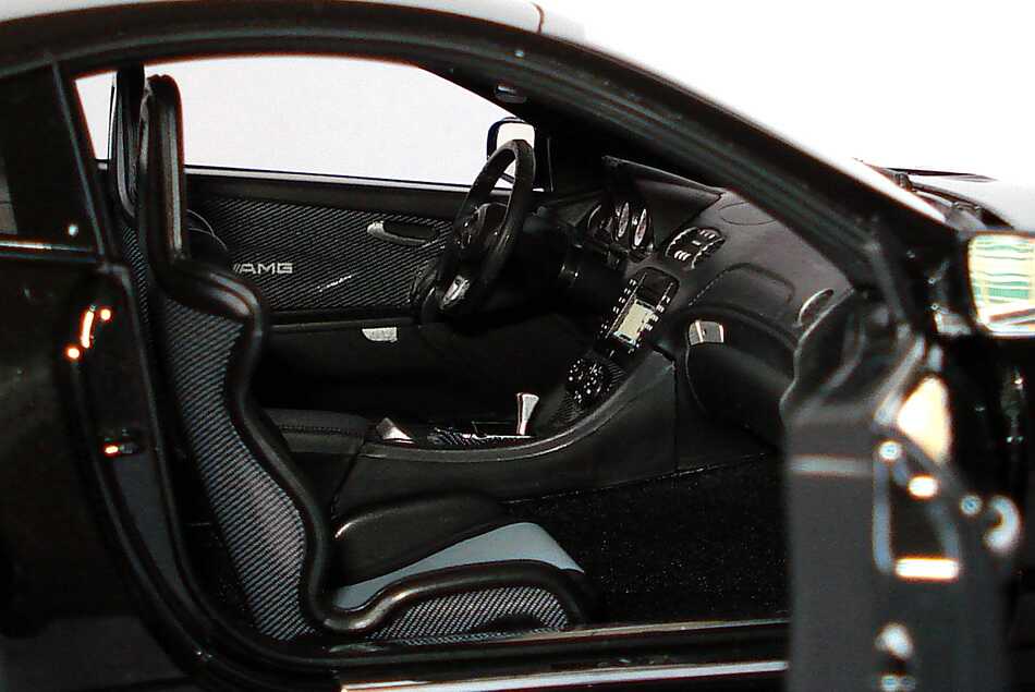Foto 1:18 Mercedes-Benz SL 65 AMG Black Series (R230, Modell 2008) obsidianschwarz-met. Werbemodell Minichamps B66963952