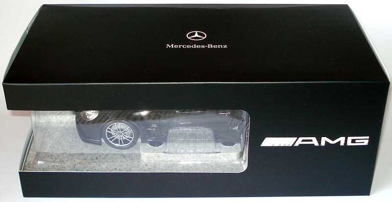 Foto 1:18 Mercedes-Benz SL 65 AMG Black Series (R230, Modell 2008) obsidianschwarz-met. Werbemodell Minichamps B66963952
