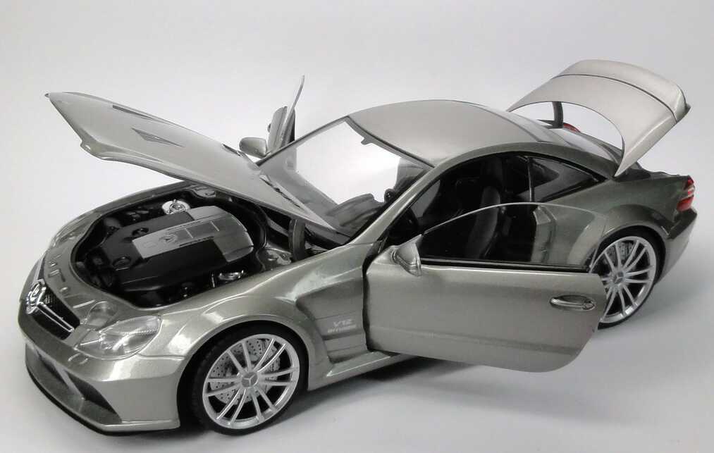 Foto 1:18 Mercedes-Benz SL 65 AMG Black Series (R230, Modell 2008) silbergrau-met. Mondo Motors 50104