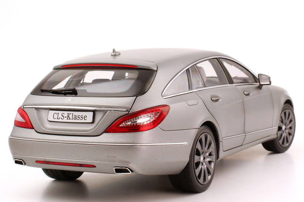 Foto 1:18 Mercedes-Benz CLS Shooting Brake (X218) designo-allanit-grau Werbemodell Norev B66960117