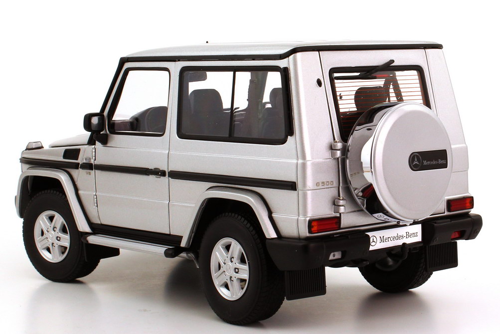 Foto 1:18 Mercedes-Benz G-Modell kurz G 500 1989 (W463 SWB) silber-met. AUTOart 76112