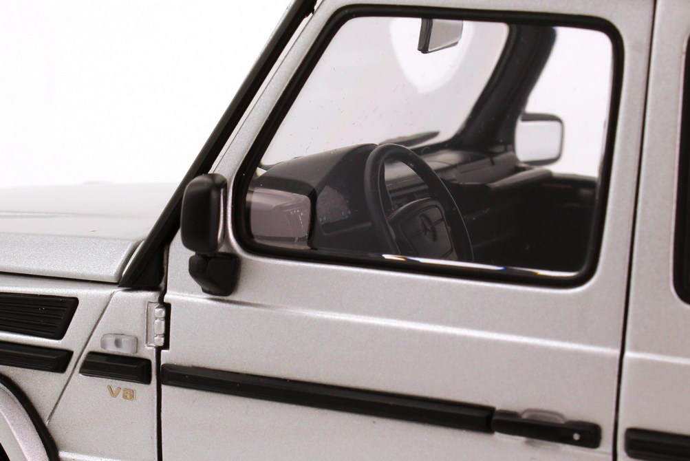 Foto 1:18 Mercedes-Benz G-Modell kurz G 500 1989 (W463 SWB) silber-met. AUTOart 76112