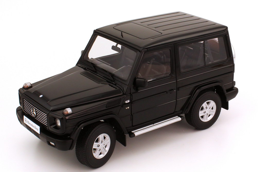 Foto 1:18 Mercedes-Benz G-Modell kurz G 500 1989 (W463 SWB) schwarz AUTOart 76111
