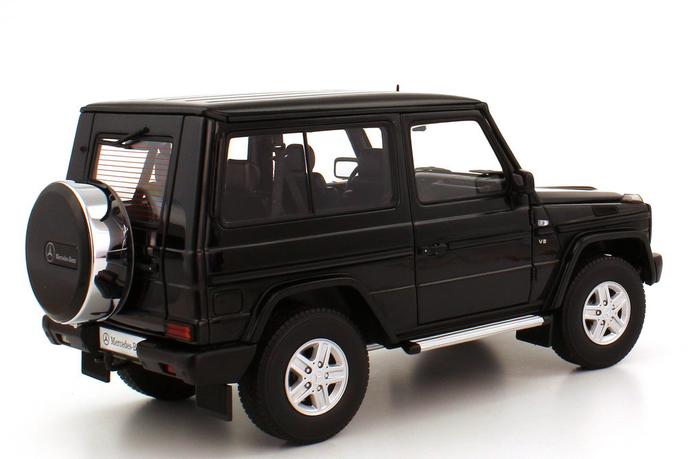 Foto 1:18 Mercedes-Benz G-Modell kurz G 500 1989 (W463 SWB) schwarz AUTOart 76111