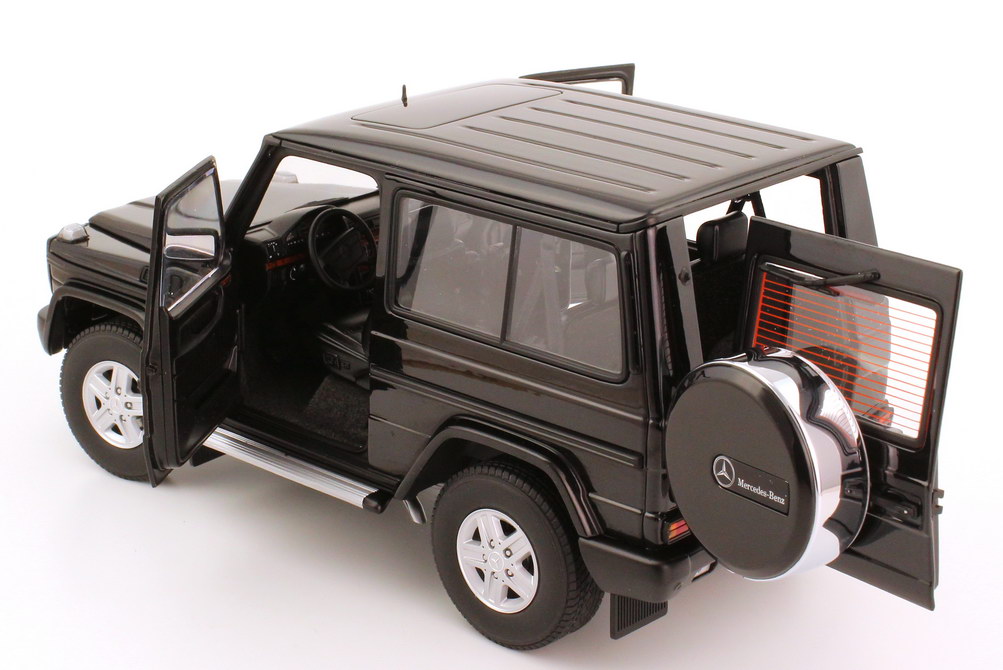 Foto 1:18 Mercedes-Benz G-Modell kurz G 500 1989 (W463 SWB) schwarz AUTOart 76111