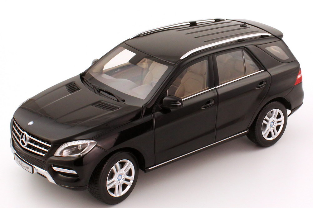 Foto 1:18 Mercedes-Benz M-Klasse 2012 (W166) obsidian-schwarz-met. Werbemodell Minichamps B66960063