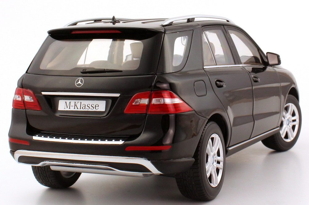 Foto 1:18 Mercedes-Benz M-Klasse 2012 (W166) obsidian-schwarz-met. Werbemodell Minichamps B66960063