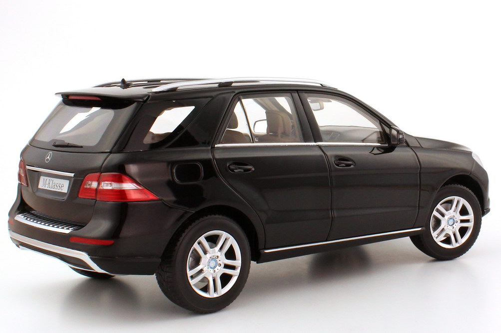 Foto 1:18 Mercedes-Benz M-Klasse 2012 (W166) obsidian-schwarz-met. Werbemodell Minichamps B66960063
