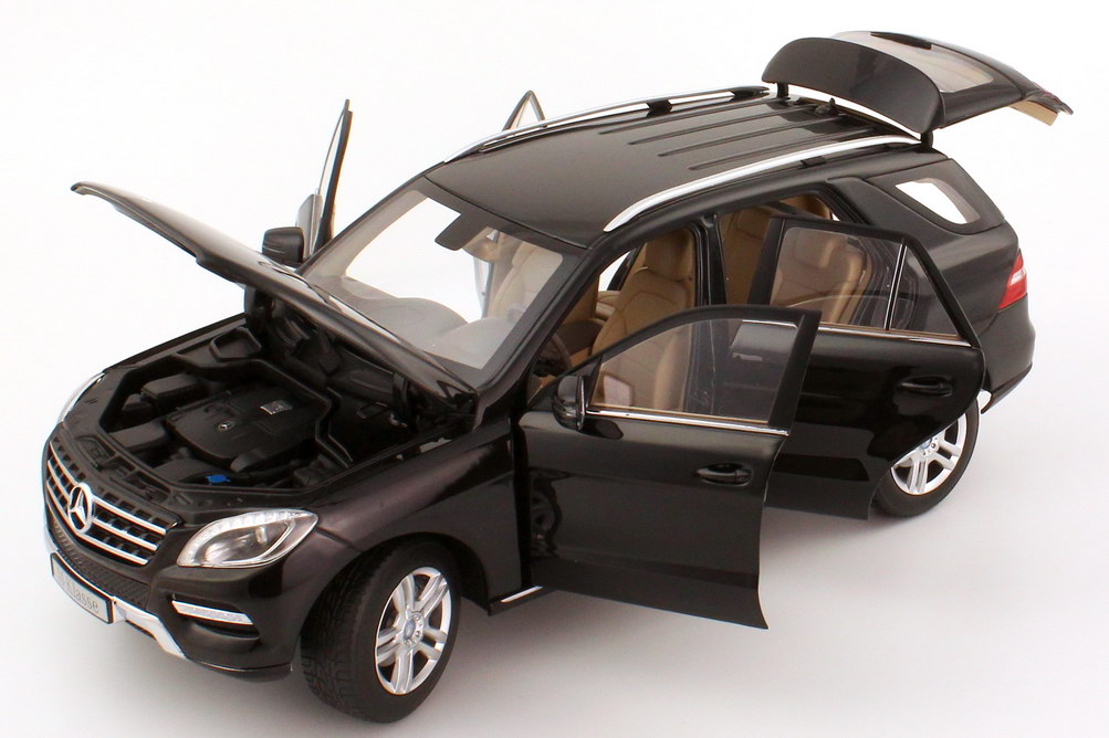 Foto 1:18 Mercedes-Benz M-Klasse 2012 (W166) obsidian-schwarz-met. Werbemodell Minichamps B66960063