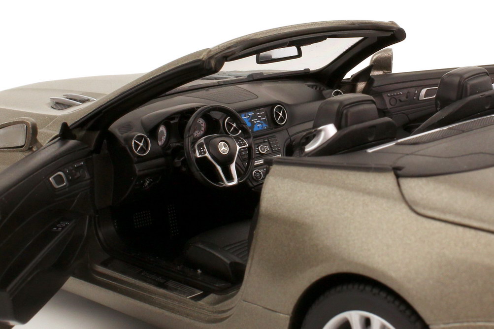 Foto 1:18 Mercedes-Benz SL-Klasse SL 500 2012 (R231) cerussitgrau-met. Shape Norev 183590