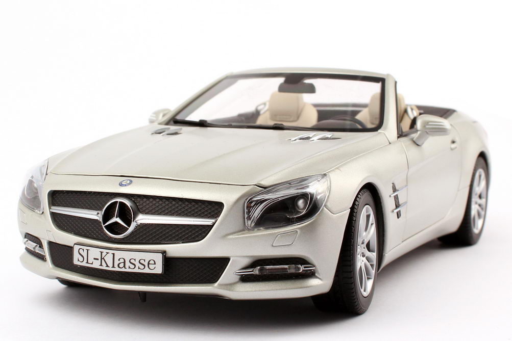 Foto 1:18 Mercedes-Benz SL-Klasse 2012 (R231) kristall-silber-magno Werbemodell Norev B66960106