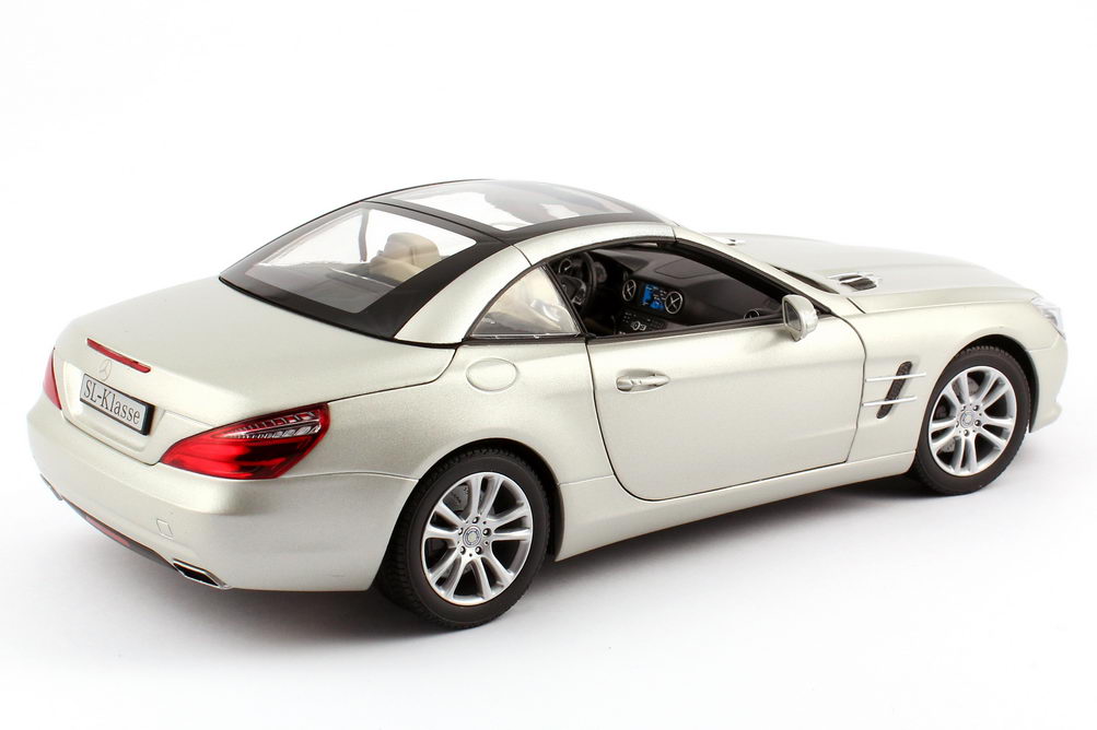 Foto 1:18 Mercedes-Benz SL-Klasse 2012 (R231) kristall-silber-magno Werbemodell Norev B66960106