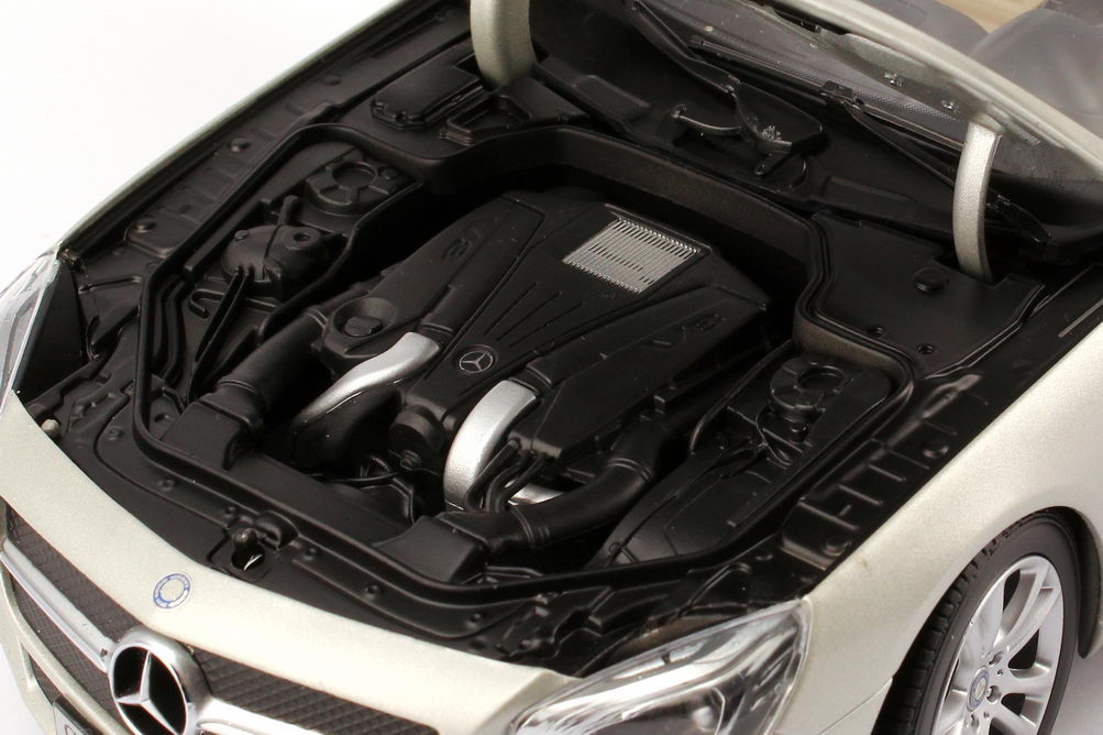 Foto 1:18 Mercedes-Benz SL-Klasse 2012 (R231) kristall-silber-magno Werbemodell Norev B66960106