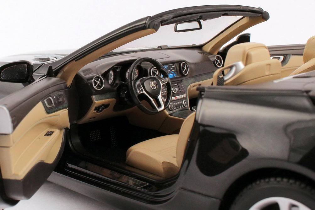 Foto 1:18 Mercedes-Benz SL-Klasse 2012 (R231) magnetit-schwarz-met. Werbemodell Norev B66960107