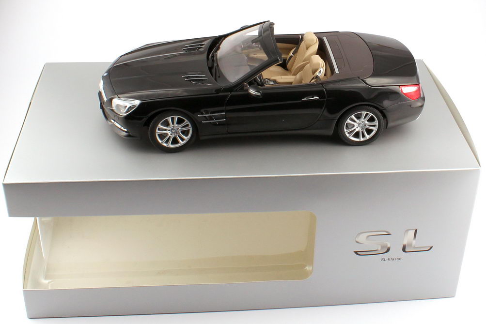 Foto 1:18 Mercedes-Benz SL-Klasse 2012 (R231) magnetit-schwarz-met. Werbemodell Norev B66960107