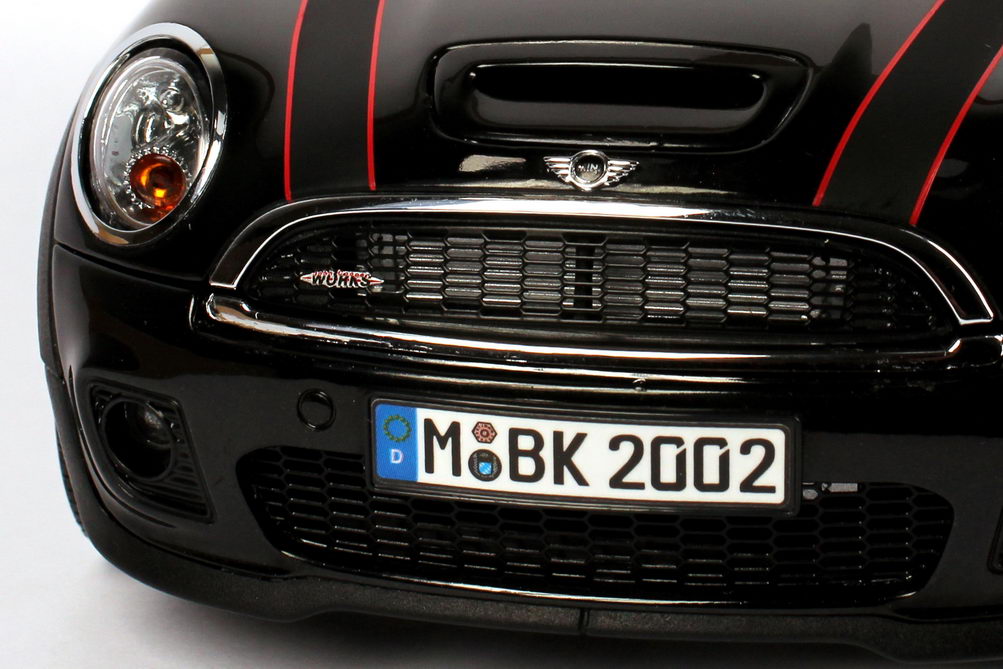 Foto 1:18 Mini Cooper S (R56 LCI) John Cooper Works schwarz/rot Werbemodell Kyosho 80432221453