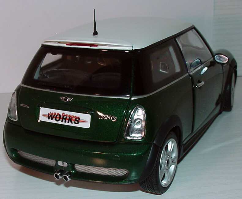 Foto 1:18 New Mini Cooper S John Cooper Works racinggreen/weiß Kyosho 08558G