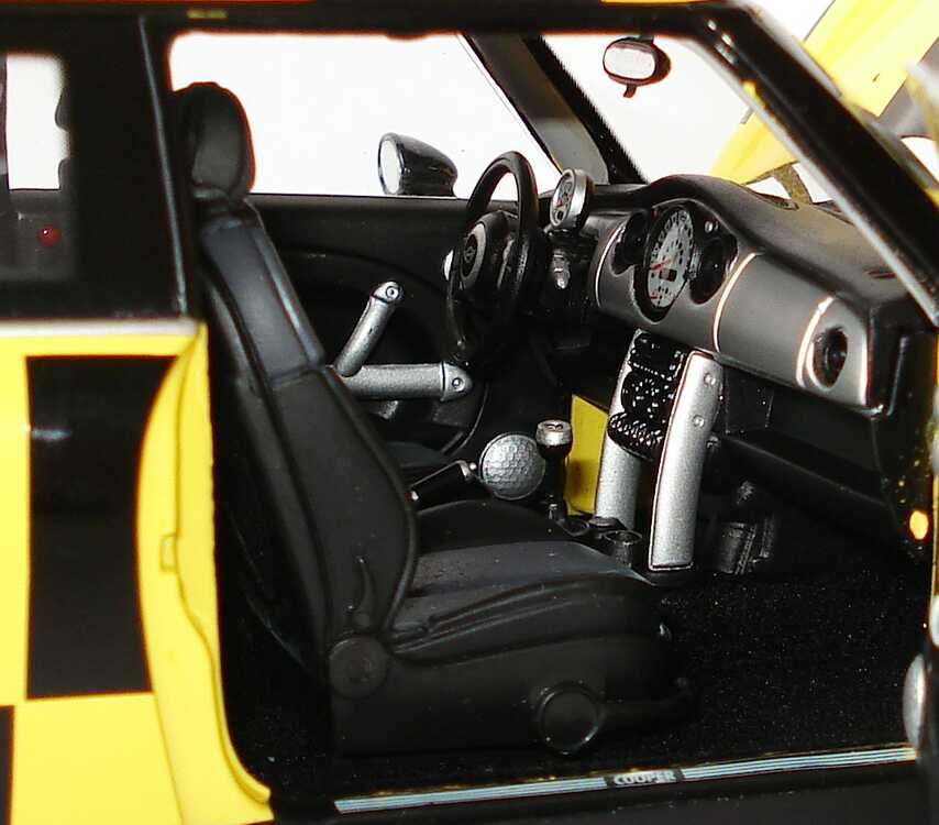 Foto 1:18 New Mini One Follow Me Flughafen Düsseldorf Werbemodell Kyosho 80430146615