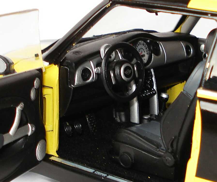 Foto 1:18 New Mini One Follow Me Flughafen Düsseldorf Werbemodell Kyosho 80430146615