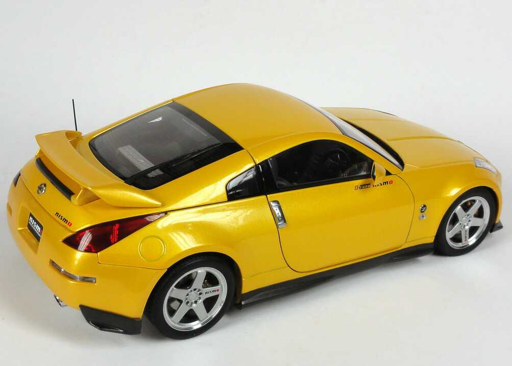 Foto 1:18 Nissan Fairlady Z / 350Z (Z33) Nismo S-Tune (2002) premium-sunshine-yellow-met. AUTOart 80282