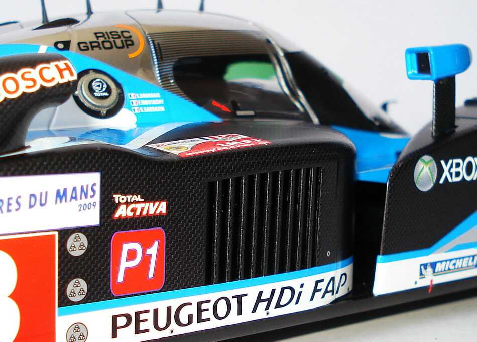 Foto 1:18 Peugeot 908 HDi FAP LeMans 2009 Total Nr.8, Montagny / Sarrazin / Bourdais (2. Platz) Minichamps 150091208