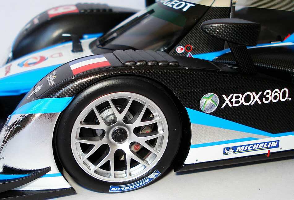 Foto 1:18 Peugeot 908 HDi FAP LeMans 2009 Total Nr.9, Gene / Wurz / Brabham (Sieger) Minichamps 150091209