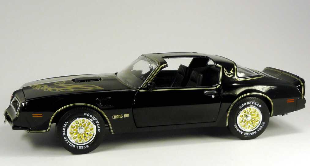 Foto 1:18 Pontiac Firebird Trans Am (1977) schwarz/gold (Reel Rides, Movie: Smokey and the Bandit) Ertl 33121