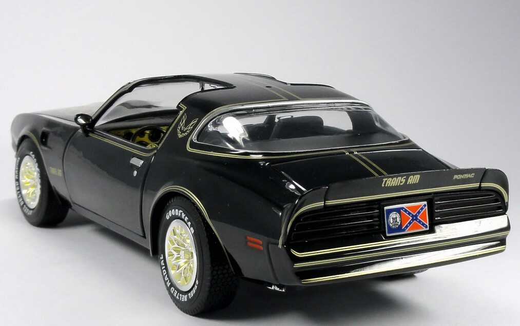Foto 1:18 Pontiac Firebird Trans Am (1977) schwarz/gold (Reel Rides, Movie: Smokey and the Bandit) Ertl 33121