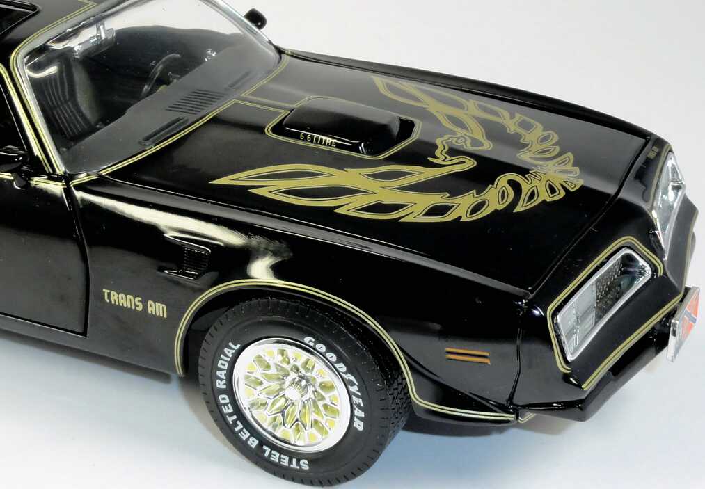 Foto 1:18 Pontiac Firebird Trans Am (1977) schwarz/gold (Reel Rides, Movie: Smokey and the Bandit) Ertl 33121