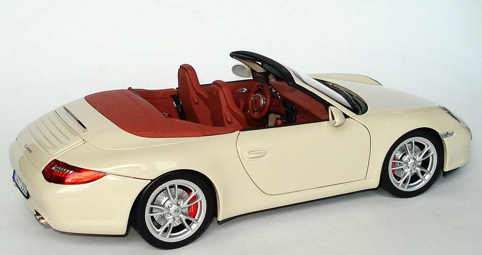 Foto 1:18 Porsche 911 Carrera Cabrio (997, Modell 2009) cremeweiß Norev 187524