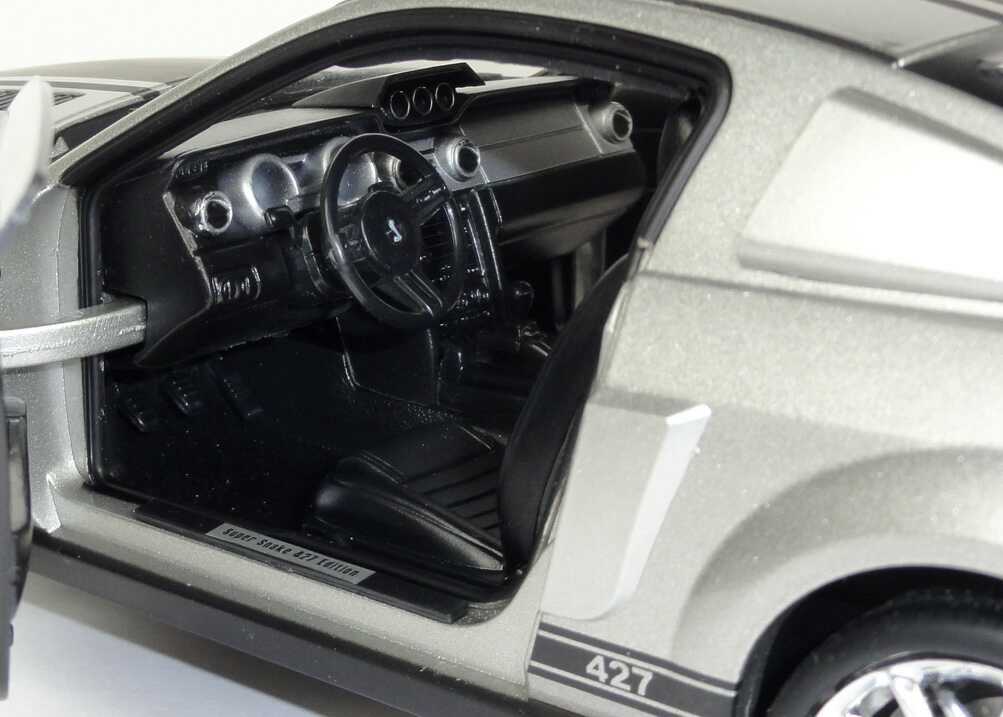 Foto 1:18 Shelby Ford Mustang GT 500 Super Snake 427 (2009) silbergrau-met./schwarz Shelby Collectibles 09079