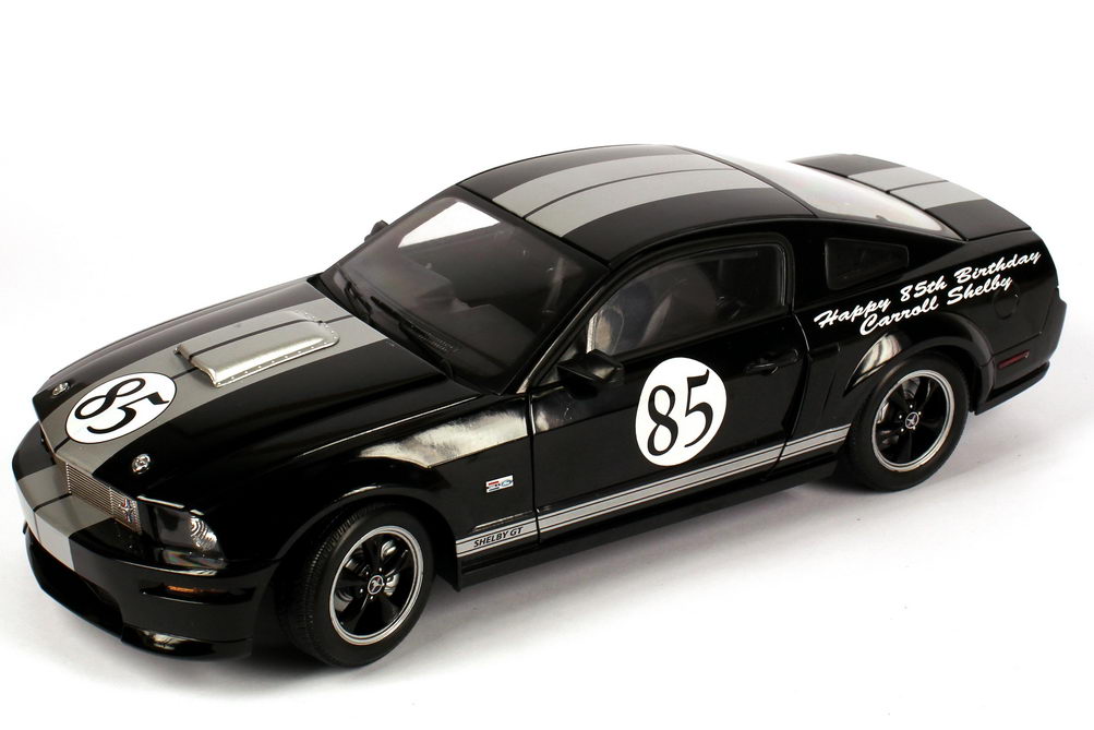 Foto 1:18 Shelby Ford Mustang GT schwarz Happy 85th Birthday Carroll Shelby Shelby Collectibles DC07GT03